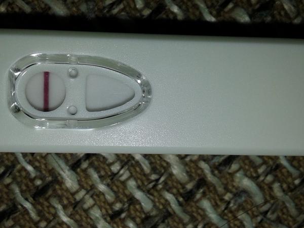 Těhotenský test z Rossmannu. Jaký na něj máte názor? Vidíte něco?