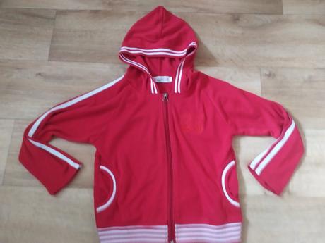 Červená teplákovka, 122