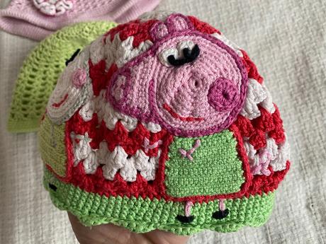 Háčkované čepice/klobouček/prasátko pepina 1-2r, 86