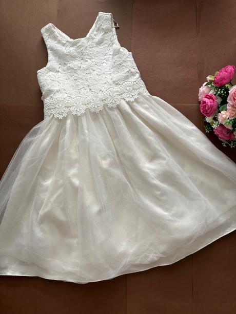 Ob/ sváteční luxusní šaty krémové barvy - v.8 let, 128