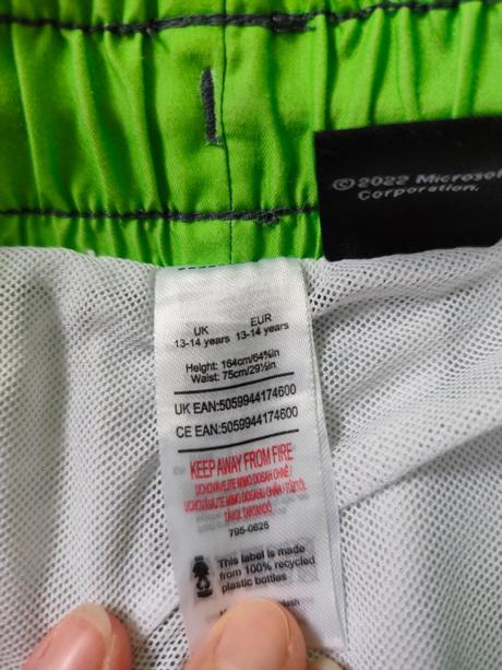 Koupací kraťasy, 164