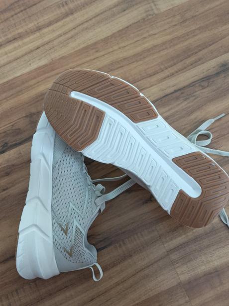 Tenisky,sálovky, lotto,38