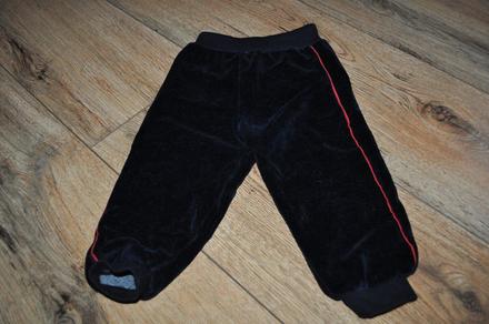 Semišové tepláčky, 74