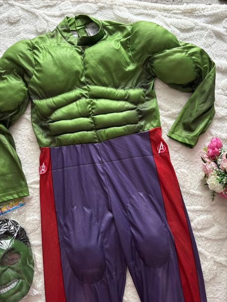 An26/ kostým hulk zn. disney  - v.9/10 let, 