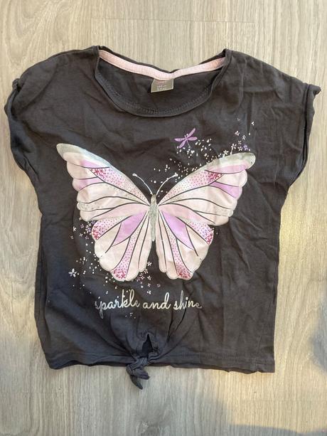 Triko s motýlkem, 104