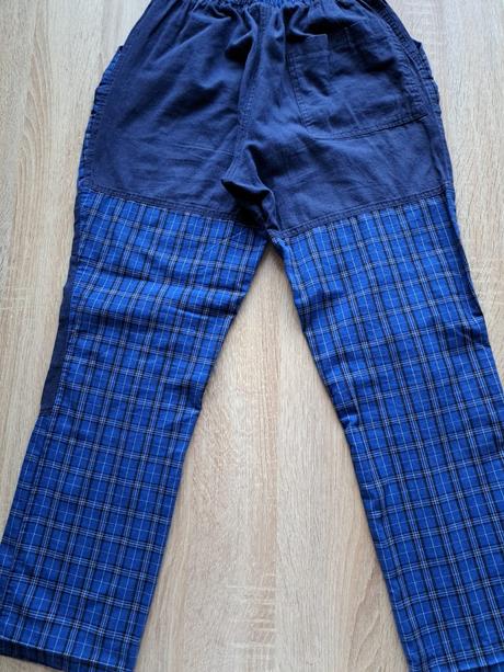 Kostkované outdoor kalhoty za 200 kč, 146