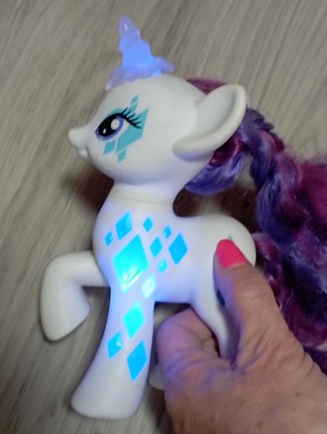 Svítící poník,