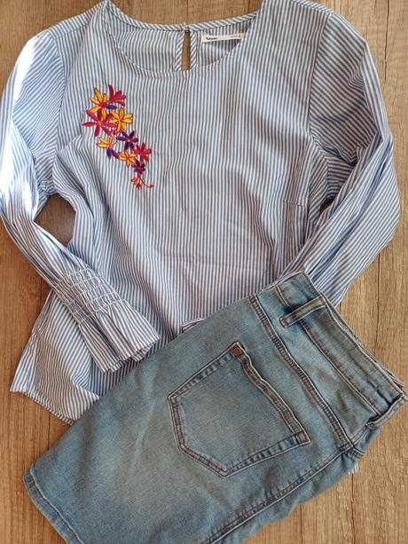 Set jarniho obleceni halenky a sukne, s