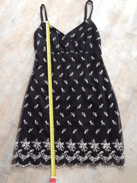 Krátké černé šaty vel. 36-38,s černo bílá krajka, new look,s