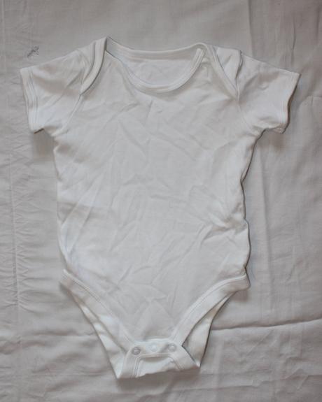 Bf186. bílé body 9-12 měs., tu,74