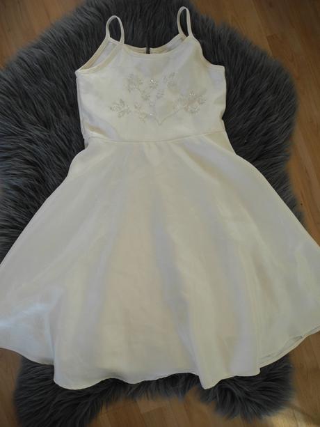 Šaty pro družičku, 110