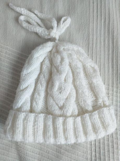 Pletená bílá čepice obvod 36 cm/0-6 měs, 62