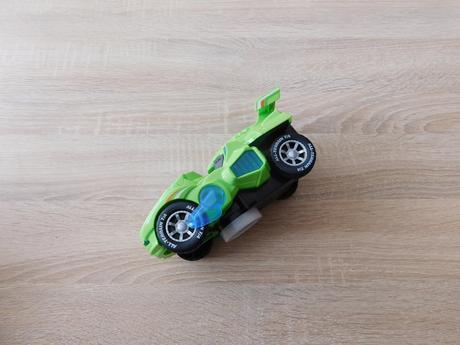 Transformující se dinosauří auto-yellcetoy, 