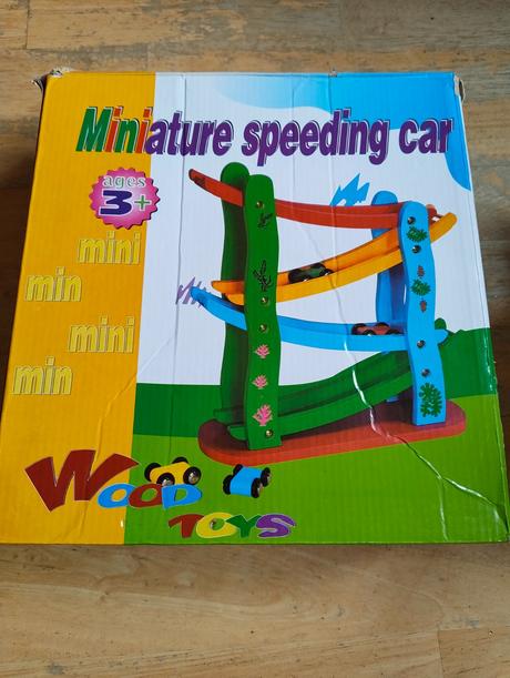 Dřevěná autodráha 'cikcak', 