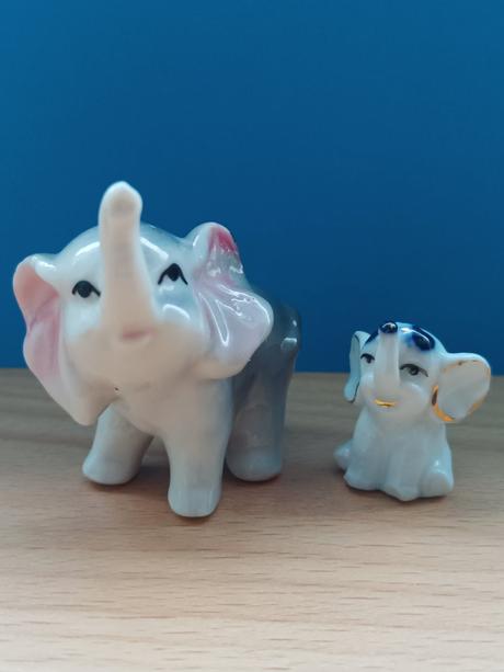 Porcelánový slon + slůňátko,