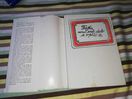 Kniha - trojka minus aneb stalo se v páté a, 