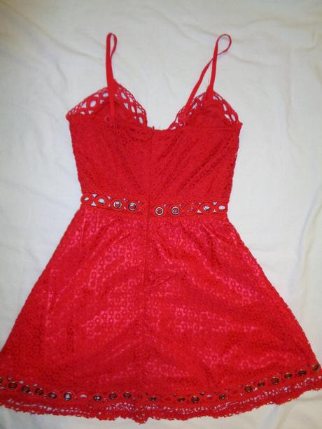 Luxusní červené šaty z přízové krajky, 34