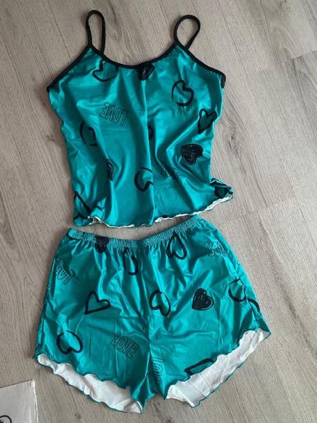 Krásné nové pyžamo velikost 42/xl, 42 / xl