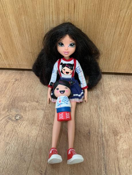 Bábika - školáčka s vlastnou bábikou, 