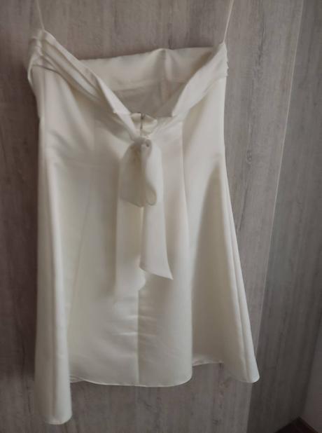 Luxusní dámské šaty, 38