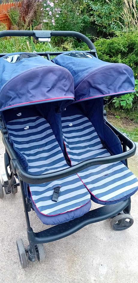 Dvojkočár ( dvojgolfky), joie