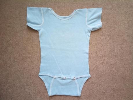 Světle modré letní body, 68