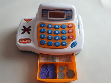 Dětská pokladna rappa a české peníze, 