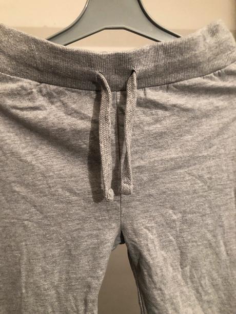 Šedé tepláky s tkanicí, 122