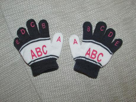 Prstové rukavice, 92