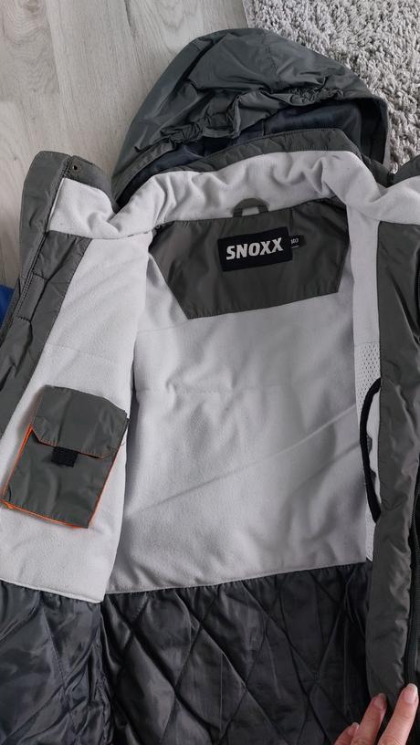 Zimní bundy vel. 134/140, 140