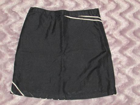 Sukně s vyšíváním, 104