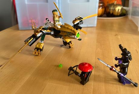 Lego ninjago 70666 zlatý drak,