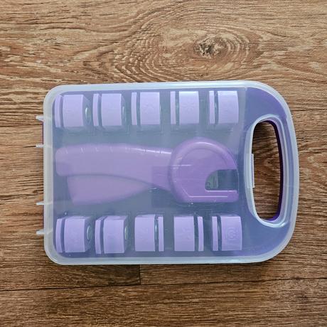 Crelando sada děrovaček s různými motivy,