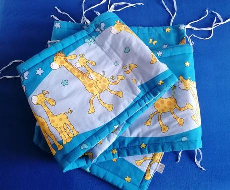 Mantinel na postýlku se žirafkami, šířka (cm): 30