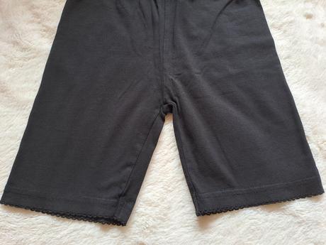 Černé kraťasy vel.128 (7-8let), 128