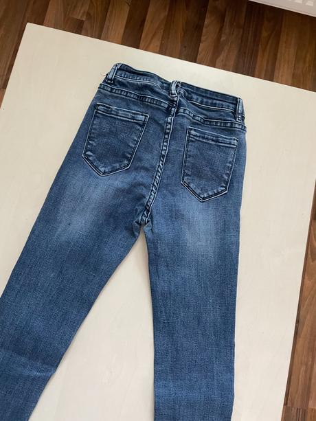 Džíny s dírami, vel 36 možná spíše xs, gold sk, s