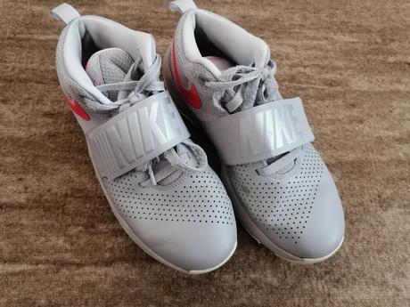 Kotníkové tenisky, nike,39