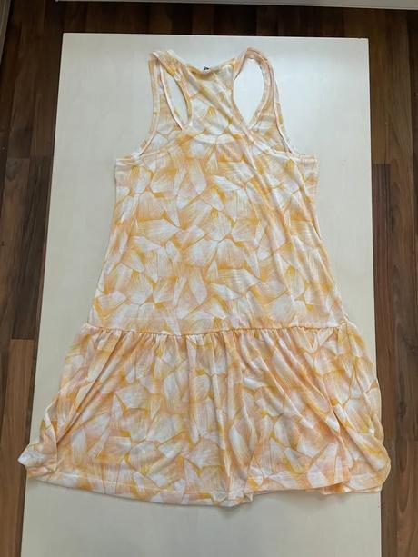 Vzor letní šaty, vel neuvedena cca s-m, měřte, hm, m