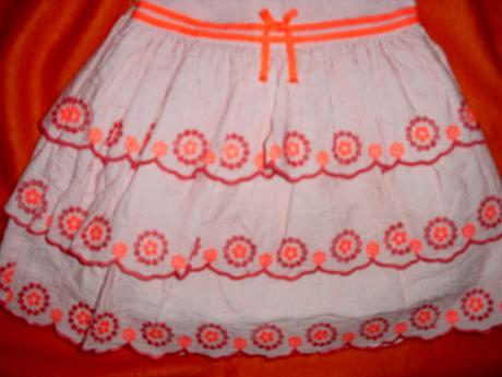 Překrásné vyšívané slavnostní šaty, marks & spencer,74