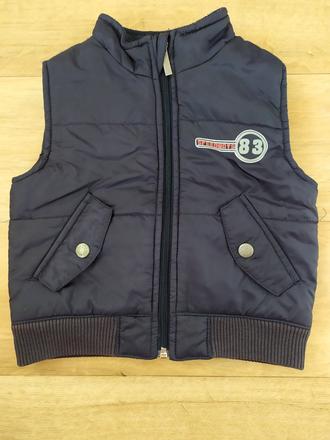 Teplá černá vesta, 86