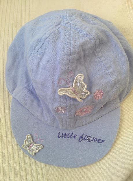 Kšiltovka s motýlkama, 68