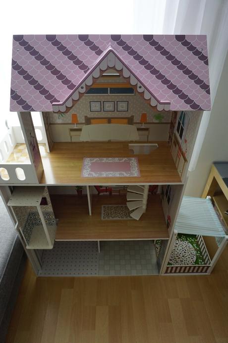 Woody domeček pro panenky s výtahem,