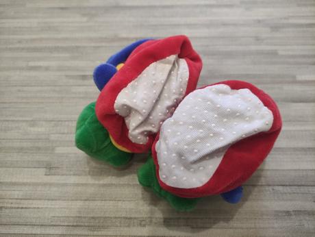 Papučky s rolničkami, <17