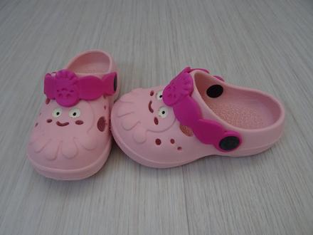 Dívčí pantofle, 23