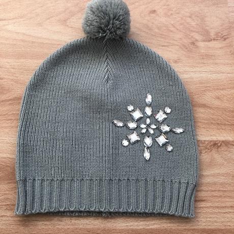 Sediva cepice s aplikaci sněhové vločky, bambuli, 