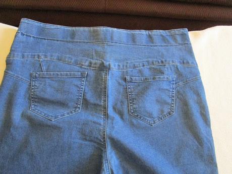 Téměř nové, velmi pěkné, riflové elastické kraťasy, avon,46