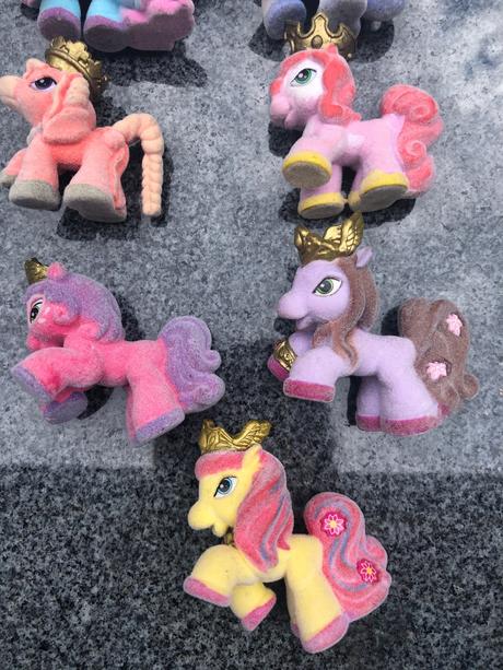 9 konicku filly s korunkou,