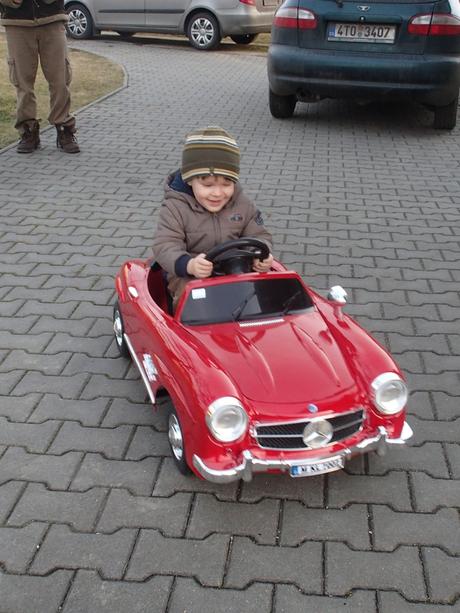 Elektrické auto pro děti / elektroauto mercedes,