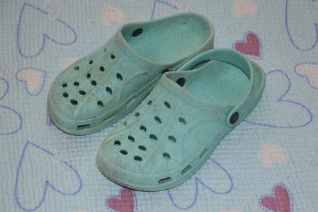 32 tyrkysové nazouváky, 32