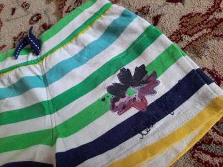 Pruhované šortky s květinkou, f&f,104